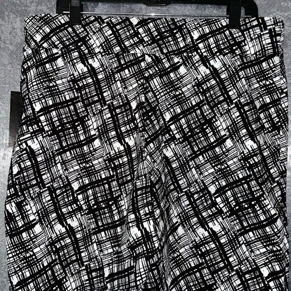 Courtenay black & white pull-in pants 16W NWT - Picture 4 of 8